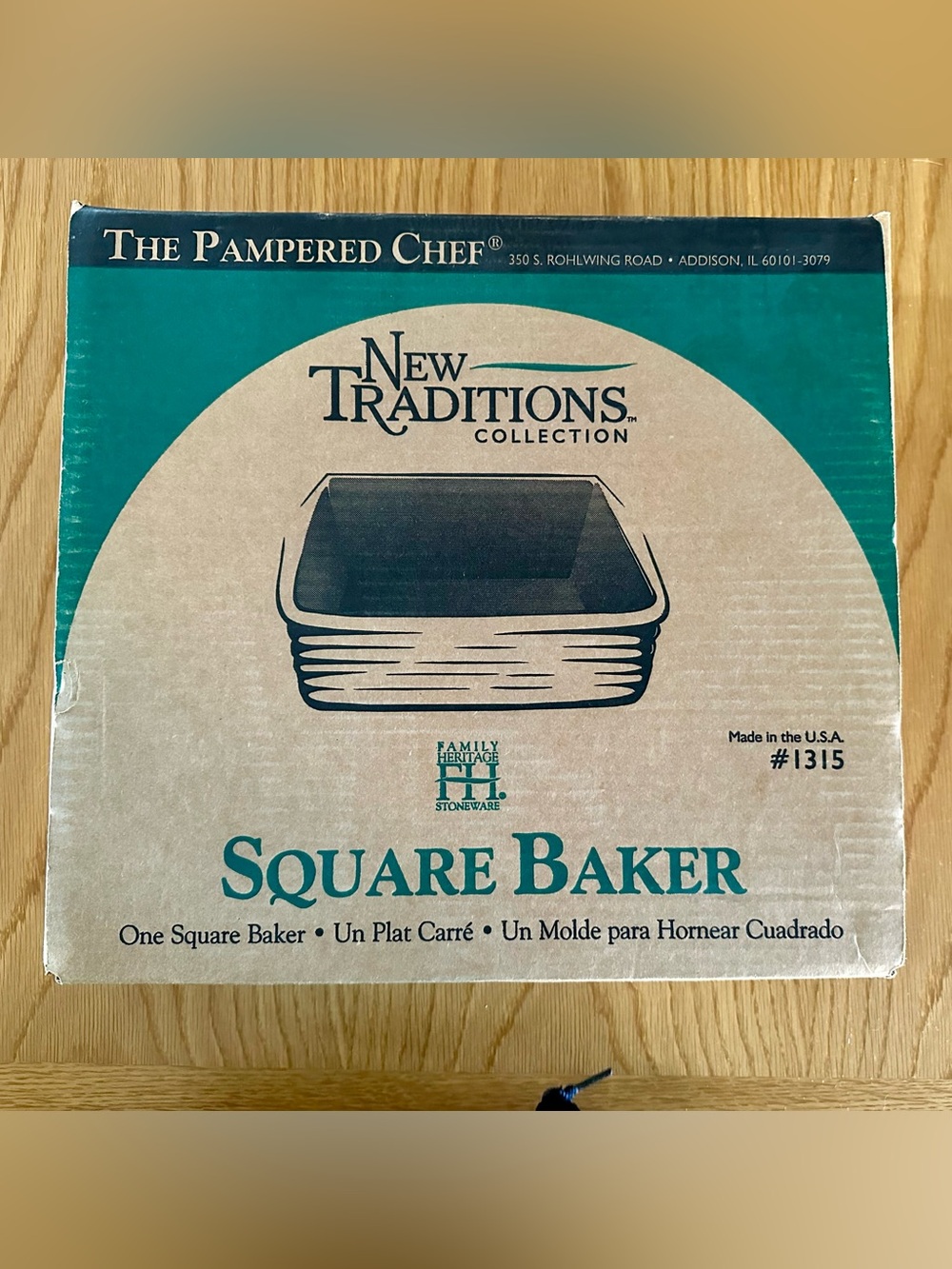 NIB Pampered Chef New Traditions Stoneware 9x9 Square Baker #1315 - Made in USA